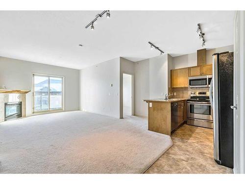 3401-92 Crystal Shores Road, Okotoks, AB - Indoor Photo Showing Kitchen