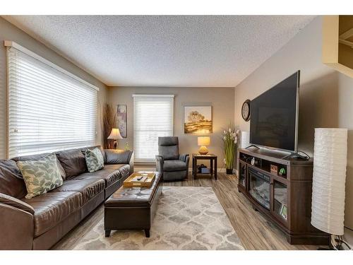 231 Deerpoint Lane Se, Calgary, AB - Indoor Photo Showing Living Room