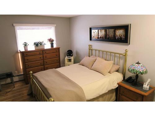 306-1712 38 Street Se, Calgary, AB - Indoor Photo Showing Bedroom