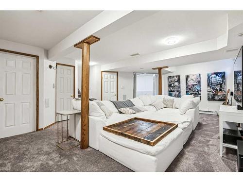 26 Shawbrooke Close Sw, Calgary, AB - Indoor Photo Showing Living Room