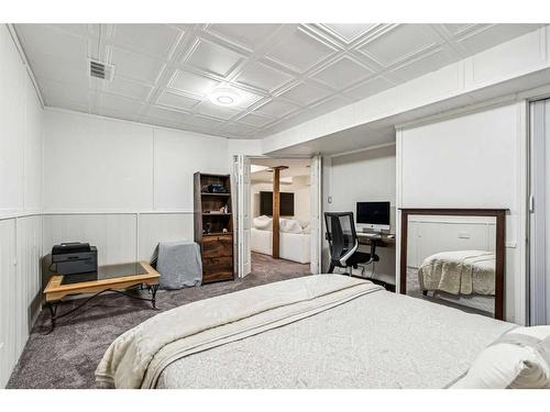 26 Shawbrooke Close Sw, Calgary, AB - Indoor Photo Showing Bedroom