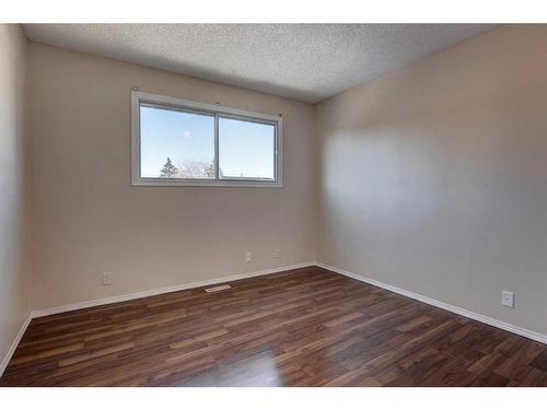 27 Castleridge Road Ne, Calgary, AB - Indoor Photo Showing Other Room