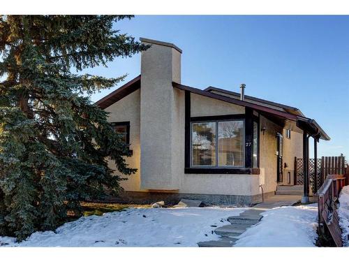 27 Castleridge Road Ne, Calgary, AB - Outdoor