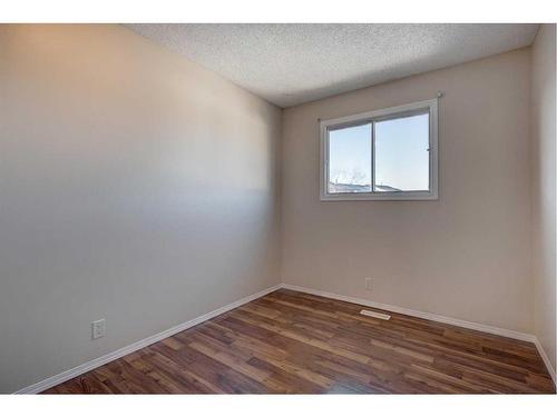 27 Castleridge Road Ne, Calgary, AB - Indoor Photo Showing Other Room