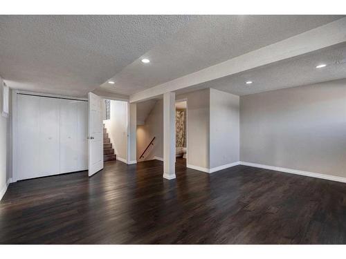 27 Castleridge Road Ne, Calgary, AB - Indoor Photo Showing Other Room