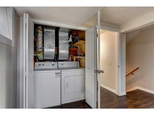 27 Castleridge Road Ne, Calgary, AB - Indoor Photo Showing Laundry Room