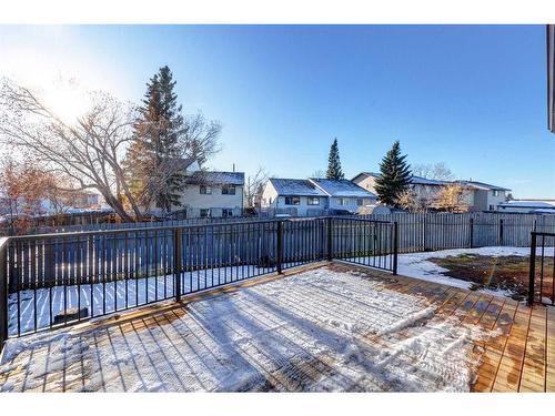 27 Castleridge Road Ne, Calgary, AB - Outdoor