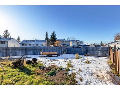 27 Castleridge Road Ne, Calgary, AB - Outdoor