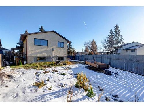 27 Castleridge Road Ne, Calgary, AB - Outdoor