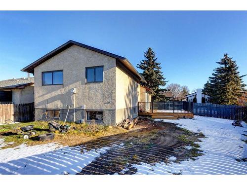 27 Castleridge Road Ne, Calgary, AB - Outdoor