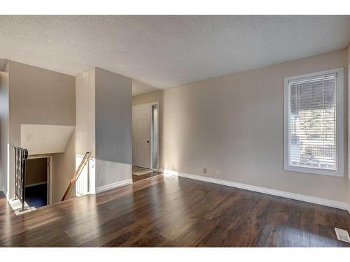 27 Castleridge Road Ne, Calgary, AB - Indoor Photo Showing Other Room