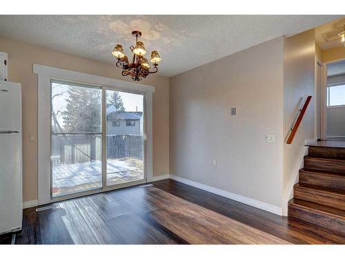 27 Castleridge Road Ne, Calgary, AB - Indoor Photo Showing Other Room