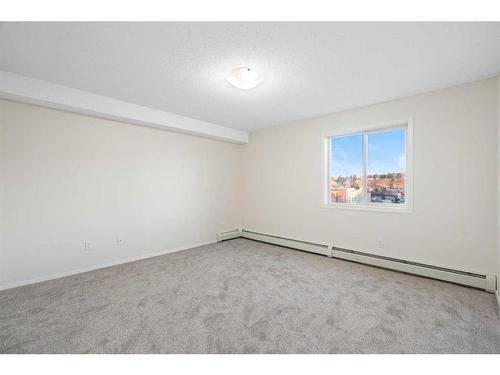 2403-505 Railway Street West, Cochrane, AB - Indoor Photo Showing Other Room