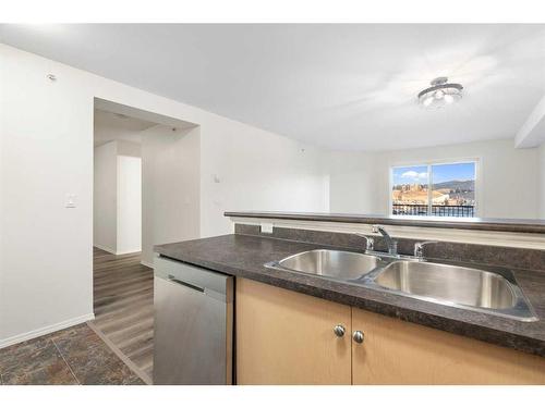 2403-505 Railway Street West, Cochrane, AB - Indoor Photo Showing Kitchen With Double Sink