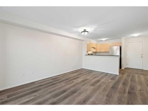 2403-505 Railway Street West, Cochrane, AB - Indoor Photo Showing Kitchen