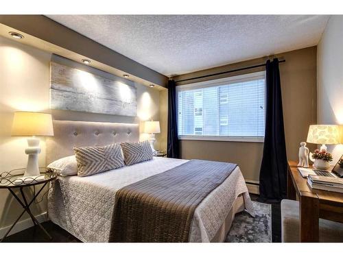 205-1904 10 Street Sw, Calgary, AB - Indoor Photo Showing Bedroom