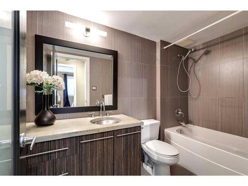 205-1904 10 Street Sw, Calgary, AB - Indoor Photo Showing Bathroom