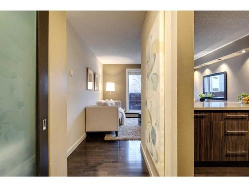 205-1904 10 Street Sw, Calgary, AB - Indoor