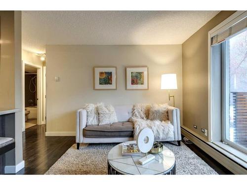 205-1904 10 Street Sw, Calgary, AB - Indoor Photo Showing Living Room