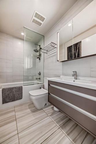 1608-930 16 Avenue Sw, Calgary, AB - Indoor Photo Showing Bathroom