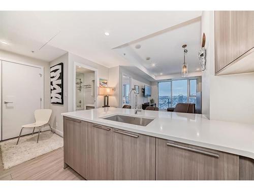 1608-930 16 Avenue Sw, Calgary, AB - Indoor Photo Showing Kitchen