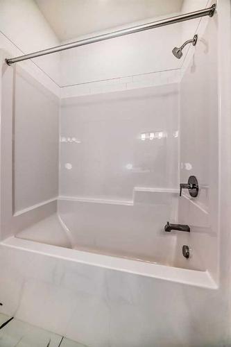 102-6 Merganser Drive West, Chestermere, AB - Indoor Photo Showing Bathroom