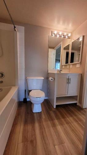 220-260 Shawville Way Se, Calgary, AB - Indoor Photo Showing Bathroom