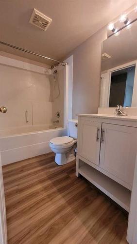 220-260 Shawville Way Se, Calgary, AB - Indoor Photo Showing Bathroom