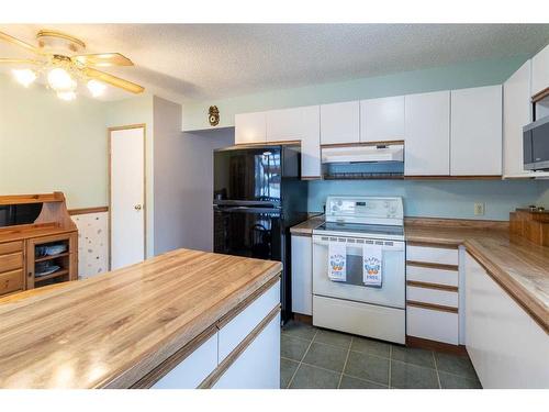 212 Riverstone Place Se, Calgary, AB - Indoor Photo Showing Kitchen