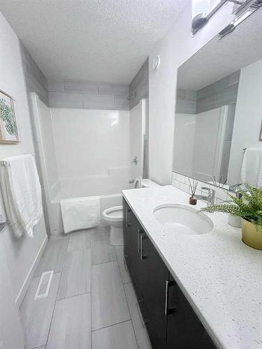 105 Legacy Glen Circle Se, Calgary, AB - Indoor Photo Showing Bathroom