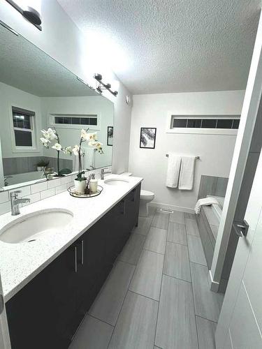 105 Legacy Glen Circle Se, Calgary, AB - Indoor Photo Showing Bathroom