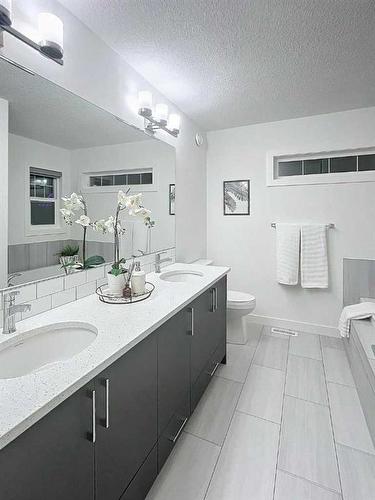 105 Legacy Glen Circle Se, Calgary, AB - Indoor Photo Showing Bathroom