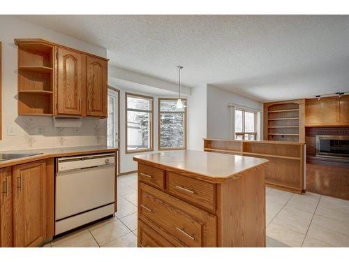 65 Christie Park View Sw, Calgary, AB - Indoor Photo Showing Kitchen