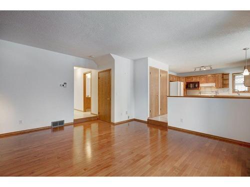 65 Christie Park View Sw, Calgary, AB - Indoor Photo Showing Kitchen