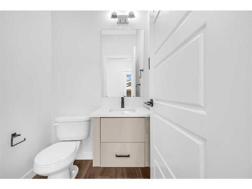 118 Versant View Sw, Calgary, AB - Indoor Photo Showing Bathroom