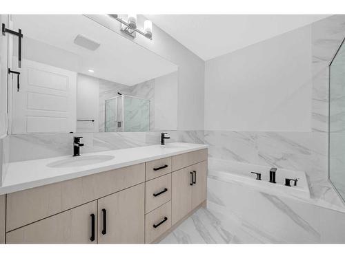 118 Versant View Sw, Calgary, AB - Indoor Photo Showing Bathroom