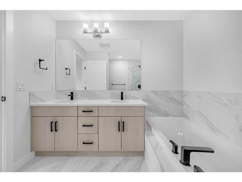 118 Versant View Sw, Calgary, AB - Indoor Photo Showing Bathroom