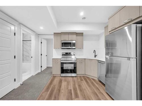 118 Versant View Sw, Calgary, AB - Indoor Photo Showing Kitchen