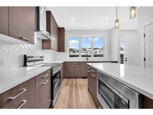 118 Versant View Sw, Calgary, AB - Indoor Photo Showing Kitchen With Upgraded Kitchen