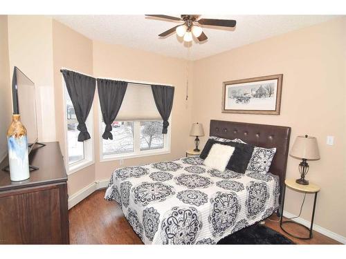 305-6800 Hunterview Drive Nw, Calgary, AB - Indoor Photo Showing Bedroom