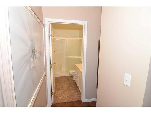 305-6800 Hunterview Drive Nw, Calgary, AB - Indoor Photo Showing Bathroom