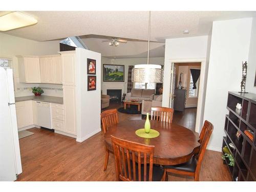 305-6800 Hunterview Drive Nw, Calgary, AB - Indoor Photo Showing Dining Room