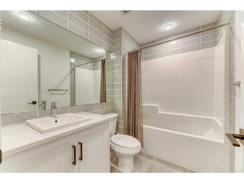 1308-350 Livingston Common Ne, Calgary, AB - Indoor Photo Showing Bathroom