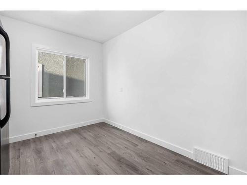 445 23 Avenue Ne, Calgary, AB - Indoor Photo Showing Other Room