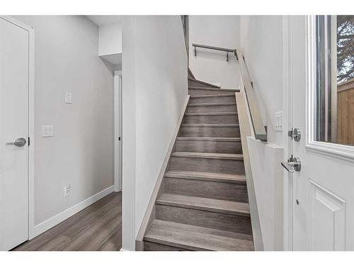 445 23 Avenue Ne, Calgary, AB - Indoor Photo Showing Other Room