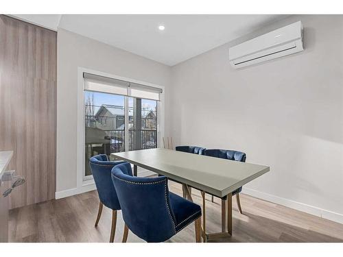 445 23 Avenue Ne, Calgary, AB - Indoor Photo Showing Dining Room