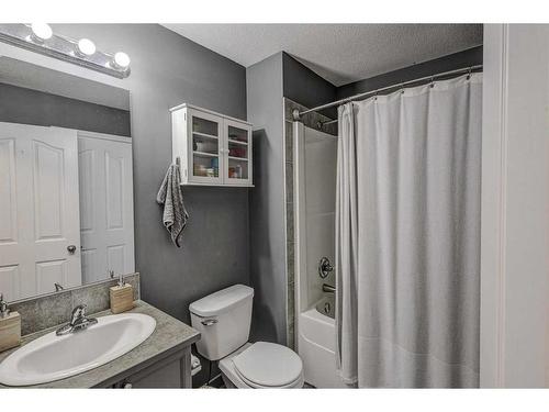 1202-2066 Luxstone Boulevard Sw, Airdrie, AB - Indoor Photo Showing Bathroom