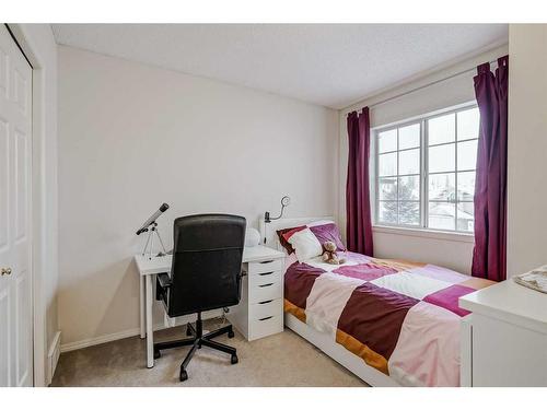 238 Citadel Meadow Grove Nw, Calgary, AB - Indoor Photo Showing Bedroom