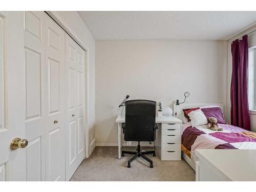 238 Citadel Meadow Grove Nw, Calgary, AB - Indoor Photo Showing Bedroom