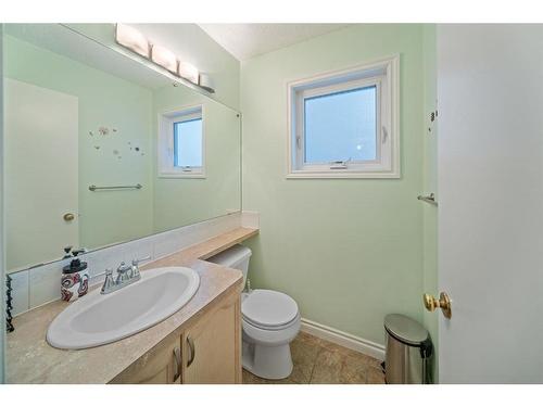 55 Erin Crescent Se, Calgary, AB - Indoor Photo Showing Bathroom